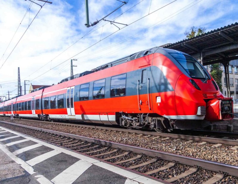 Stacja szynobusu – 10 minut rowerem lub 5 minut autem – a stąd pociągiem tylko 15 minut do centrum Poznania